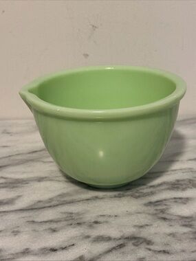Light Green Mixing Bowl with Pour Spout - Classic Kitchen Essential